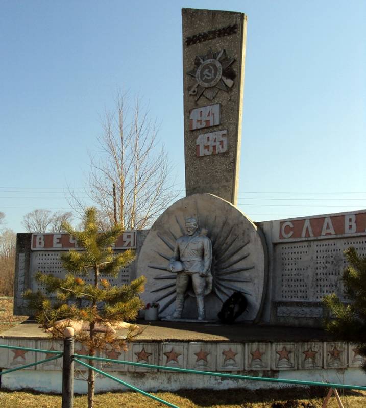 Памятник воинам односельчанам, павшим в сражениях  Вели...