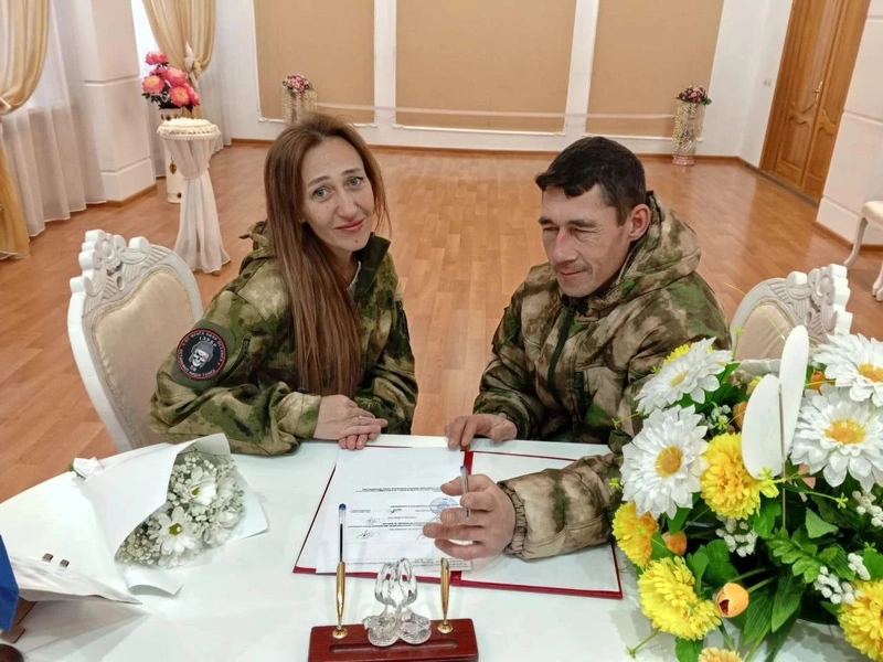 В отделе ЗАГС администрации Кировского муниципального района 26.11.2024 г. состоялась необычная регистрация заключения брака