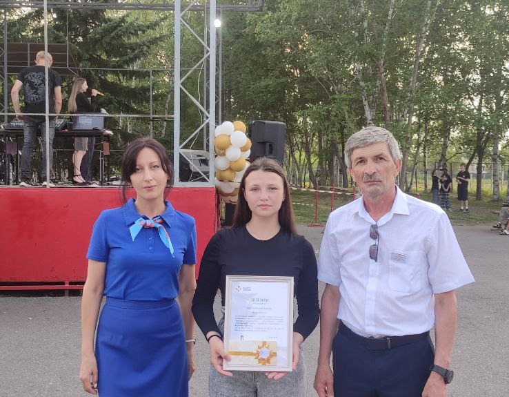 Участники летней ремонтной бригады в Кировском районе получат значки за участие в программе трудоустройства