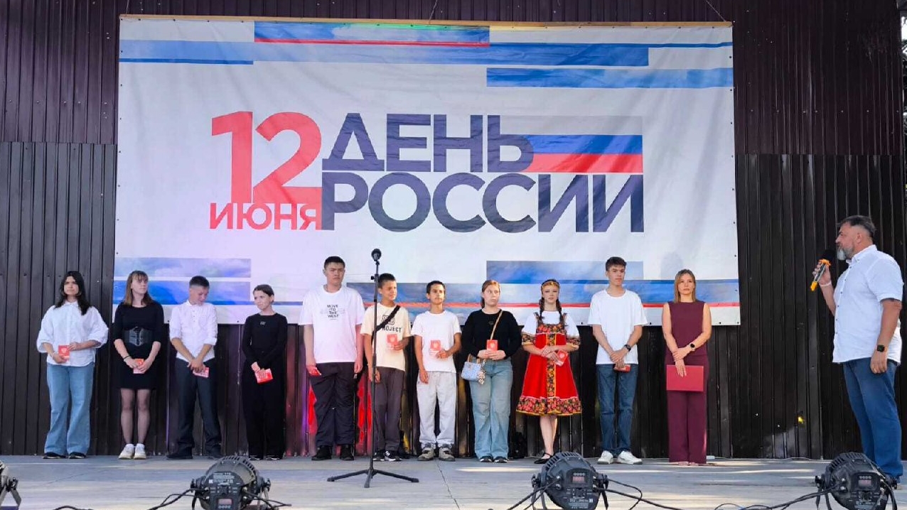 Праздничные мероприятия в честь Дня России в Кировском районе