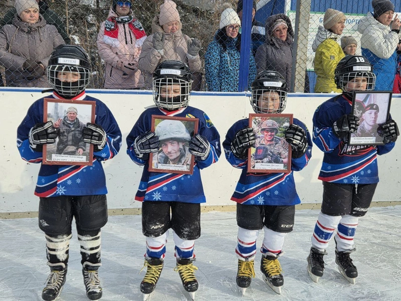 Открытый турнир по хоккею с шайбой прошёл в посёлке Кир...