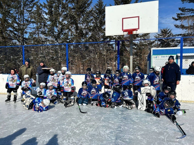 На лёд ДЮСШ «Патриот» вышли «Айсберг» и «Северная звезда»