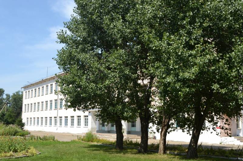 Школа №2 в пгт. Кировский